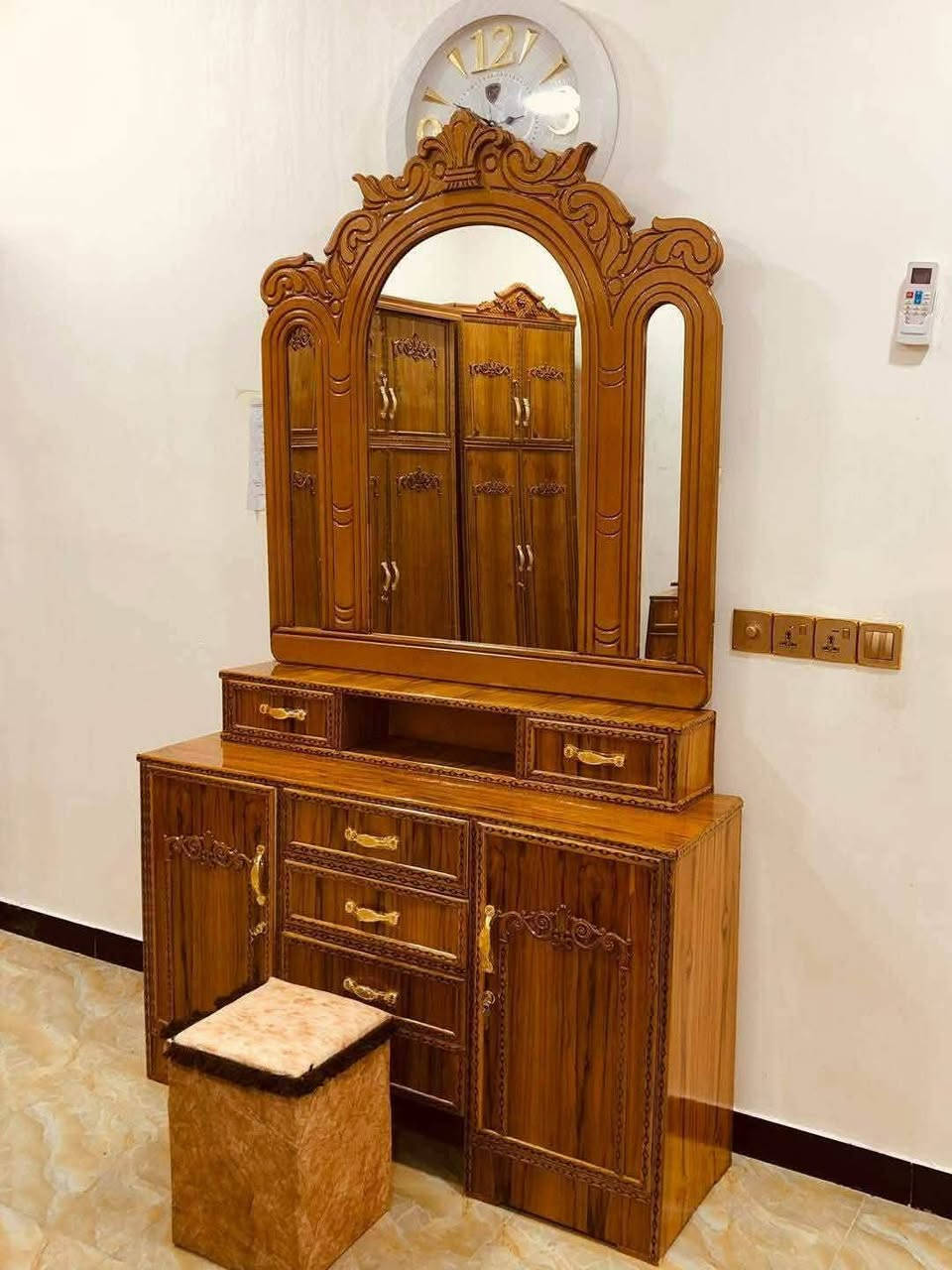 السلام عليكم
غرفة خمس ابواب ملحق
ارتفاع الكنتور 235 سم مع التاج 
الخارج صاج ٤ ملم 
والداخل خشب جام ٣ ملم 
الظهر فتح وشد براغي 
القاعدة بلوك صاج 
السعر (750)   بسعر الجملة وثابت 
ملاحظة / السعر لا يشمل الشد والنقل


**إذا كنت صاحب هذا الإعلان وتريد حذفه لأي سبب، رجاءا أرسل رسالة إلى الدعم الفني**