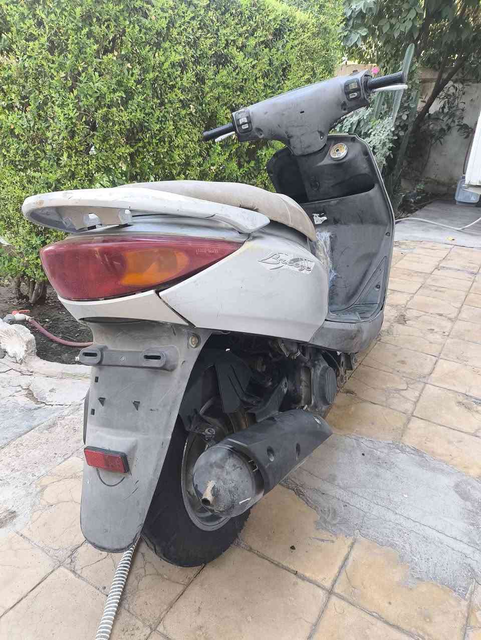 سلام عليكم بريز طافيه ابيع كوم حديد سعر مناسب

دراجه حلوه وكفراتها كامله فقط يراد تطبيك والامامي بي كسر بسيط يتصلح وسواداتها ملحه ختم واحد 
وشاصيها كله مابي زنجار او لحيم والدراجه بيها ناريه  
عنواني بغداد الراشديه مقابيل الحسينيه 
*********** 
سعرها 300 وبيها مجال بسيط
