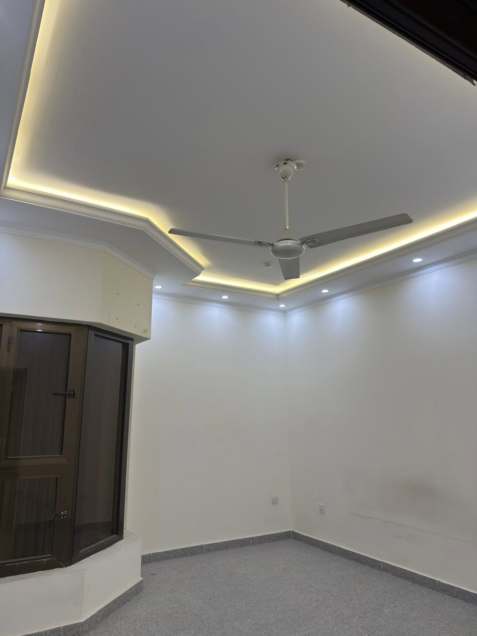 شقة تجارية للايجار 📍المنصور - ١٤ رمضان (موقع مميز)
للاستفسار : *********** ☎️
