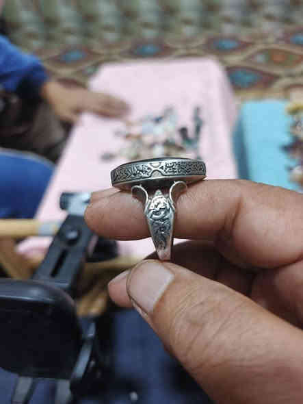 شفة العبد اصلي صياغه نقش ثقيل طول الحجر 2 سنتيم ونص ***********
