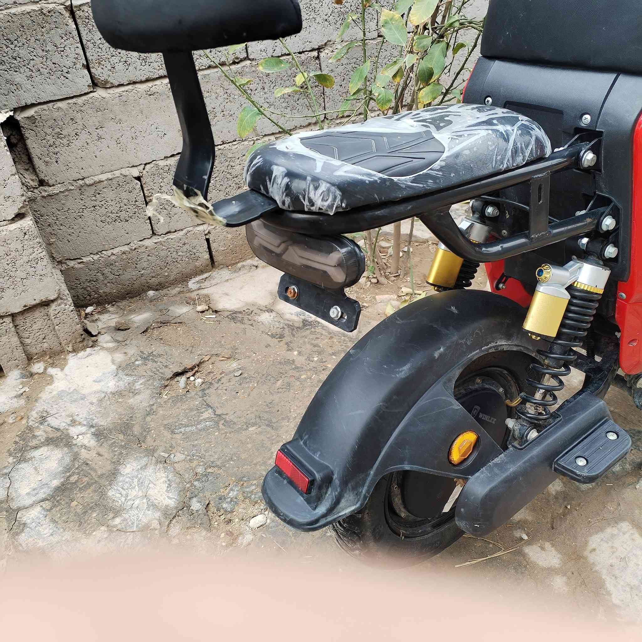 للبيع دراجه ار 9 سعر 450 وبي مجال *********** واتساب
