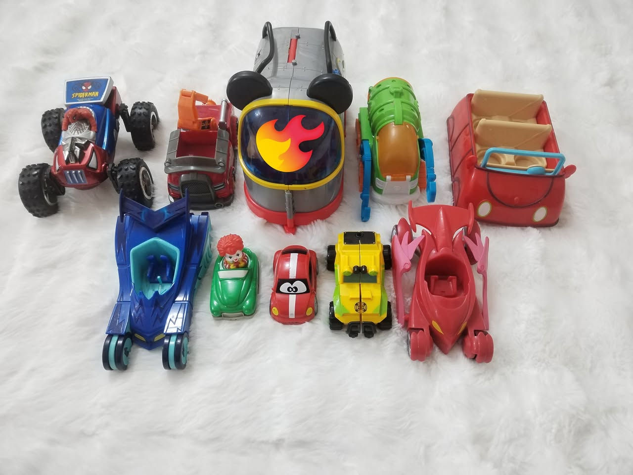 مجموعه سيارات من شخصيات متنوعه وباحجام مختلفه ميلامين قوي ضد الكسر 
10قطع بسعر 20الف مع التوصيل


**إذا كنت صاحب هذا الإعلان وتريد حذفه لأي سبب، رجاءا أرسل رسالة إلى الدعم الفني**