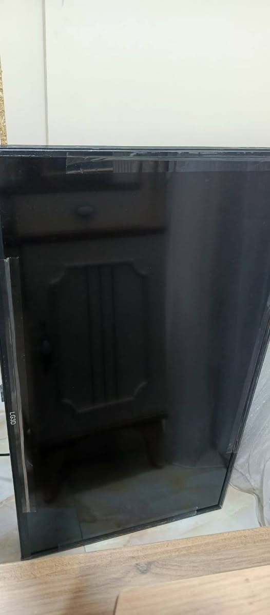 شاشة إل جي (LG) مزودة بتقنية ثلاثية الأبعاد (3D) وتتميز بتصميم نحيف للغاية. 
مستخدمه شهر واحد 
السعر 200 الف


**إذا كنت صاحب هذا الإعلان وتريد حذفه لأي سبب، رجاءا أرسل رسالة إلى الدعم الفني**