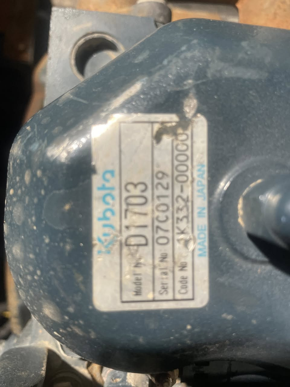 السلام عليكم بيع محرك كابوته 3 سلندر  شغاله كامل نقص رأس توليد حجم المحرك  1703 سعر 15 ورقه مكان بغداد رقم هاتف ***********
