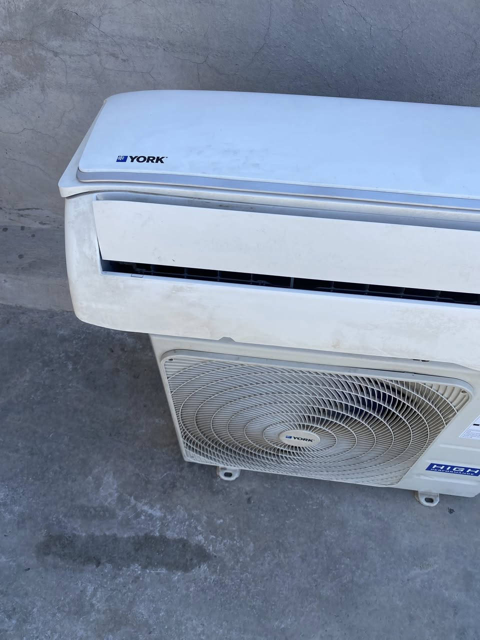 السلام عليكم
للبيع سبلت
نوع يورك 
حجم 2 طن 
السعر 375 الف 
***********
