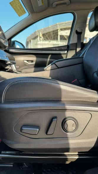 السلام عليكم توكسان ٢٠٢٢ وارد امريكي حادثها قبق الجنطه بارد فقط وبيها بارد ب خشم البنيد وصبغ ربع دعاميه /
مواصفات السيارة:
تشغيل عن بعد كشن كهرباء
داخل جلد اسود
كشن حار بارد
مود درايف ٤ وضعيات
اوتو هولد
سايد بريك بصمة
شاشة جبيره ابل كار بلاي /اندرويد اوتو
كيجات ايباد الكترونيه
صندوق كهرباء
BOSE سستم صوت
مكينة 2000
رادا جانبي وامامي وخلفي
كامرة خلفية
دخول ذكي
مكاني بغداد البلديات ***********/السعر 199$
