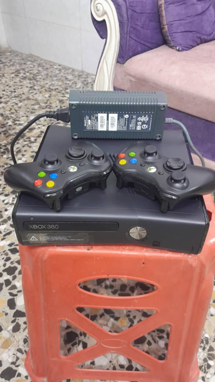 السلام عليكم Xbox 360  مهكر274 لعبه نضيف ما بيه تصليح كامل ملحقاته بيه 2 جوستكات السعر120بيه مجال بسيط ***********بغداد ابو دشير
