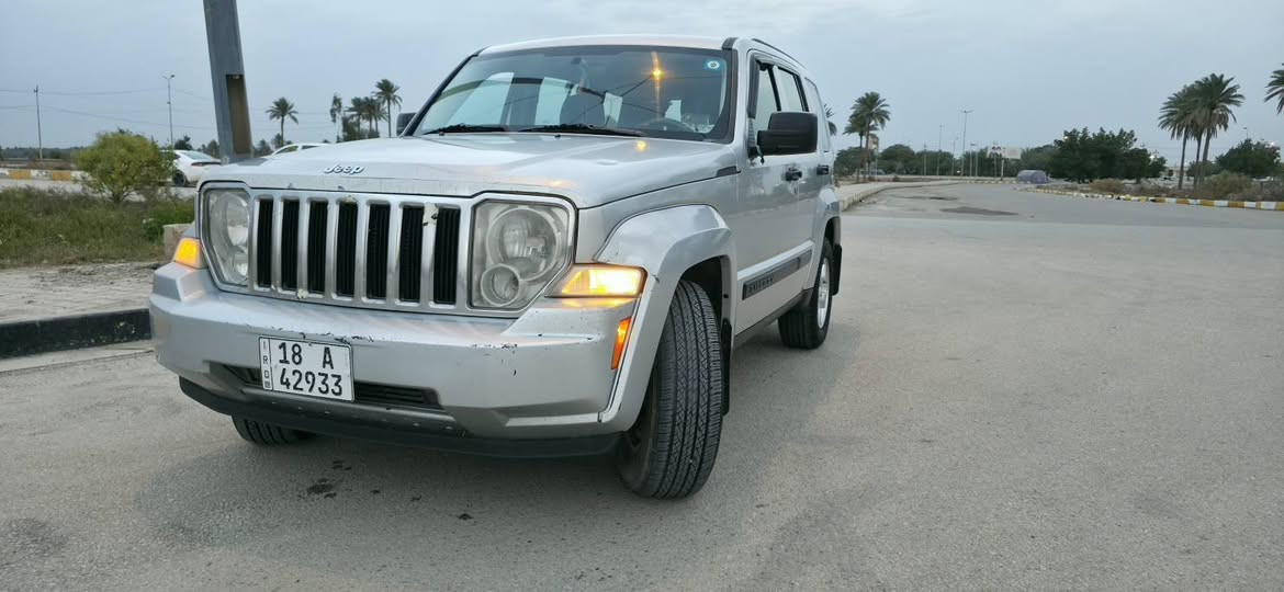 سلام عليكم جيب لبرتي موديل ٢٠١٢
للبيع
حادث جاملغ وبنيد من دون دواخل وبيها بارد شويه اباب العبري من جوه
السيار خير من الله ماعيازه شي 
المكان حله 
الرقم *********** اتصل وبيك خير وتدلل
