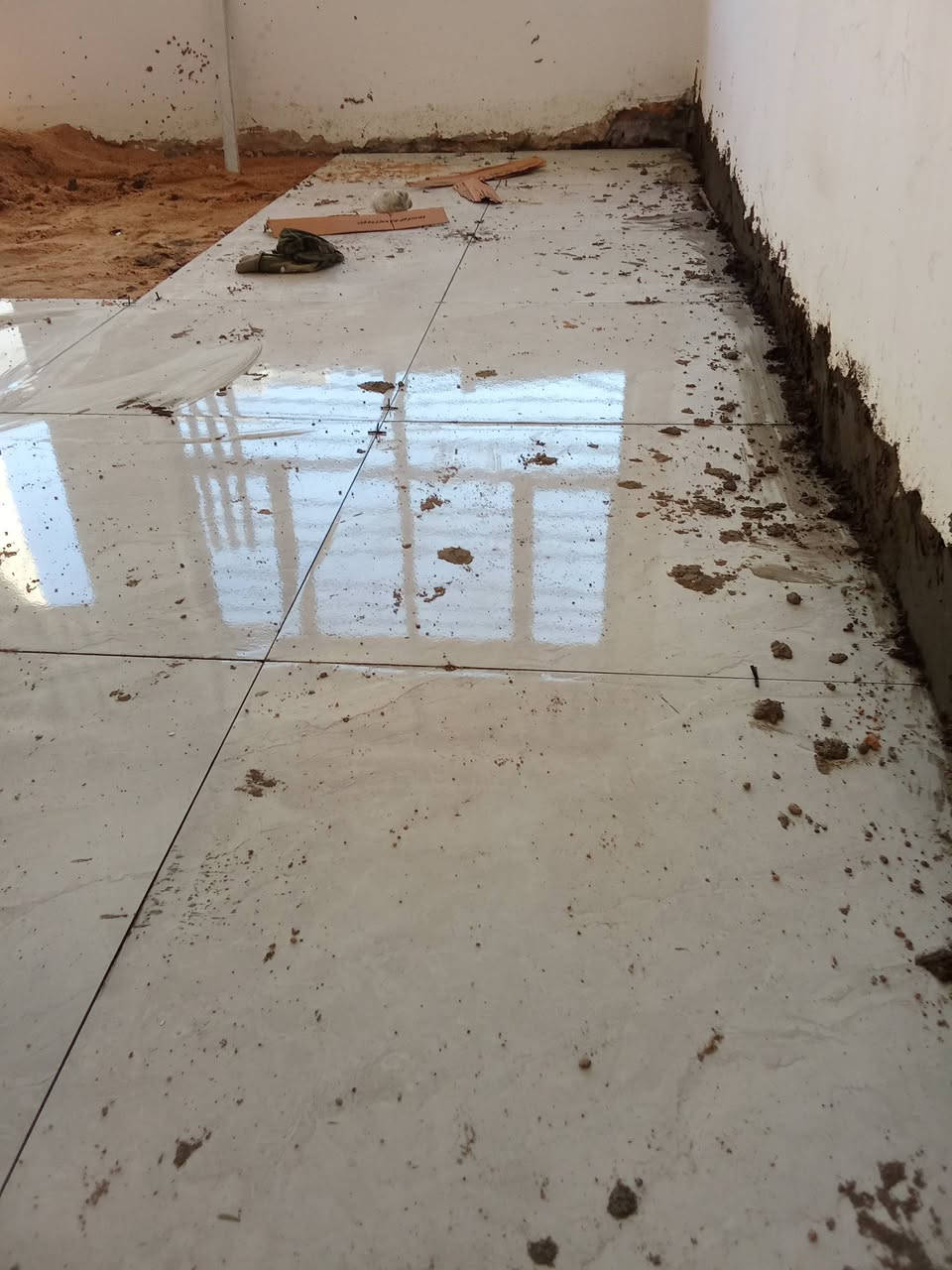 خلفه سيراميك وبورسلين جدار وارضيه ومرمر وكاشي ودروج وألواح مدينة الصدر واسعار مناسبه متفرغ حاليا ***********
