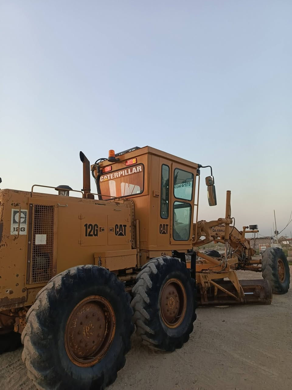 سلام عليكم كريدر للبيع موديل 82 ام الشاشة رقم بغداد انكليزي بلادية محرك بم طويل خير من الله جاهزة للعمل
 العنوان بغداد
رقم الهاتف: ***********
كورك:***********
