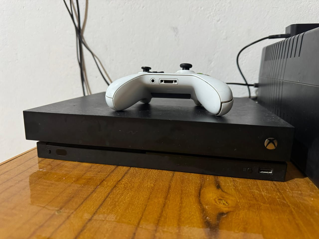 اكسبوكس on X
نظافة 100‎%‎
ذاكرة 1 تيرا
ملحقاته كاملة 
للبيع بسعر 240
 
للتواصل ***********
