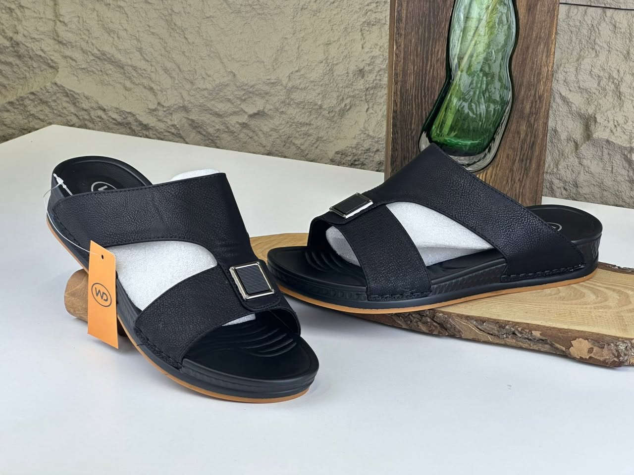 السلام عليكم شحاطه رجالي قياسات من 40 إلى 45 عدد كارتون 12 قطعه سعر كارتون 100 الف وتوصيل مجاني بغداد وجميع محافضات الاستفسار على الخاص او وتساب ***********
