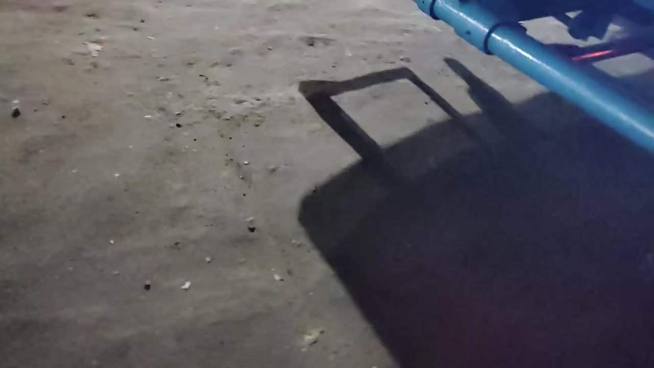 كرين سطحيه خاشوقه كرين 3 طن سلايتين موديل 2006 سعر سعرها بثلاث شدات و40 عنوان بابل اكسن  شاصي محرك كله كامل ما بيها نقص ترايك في البصره)***********
