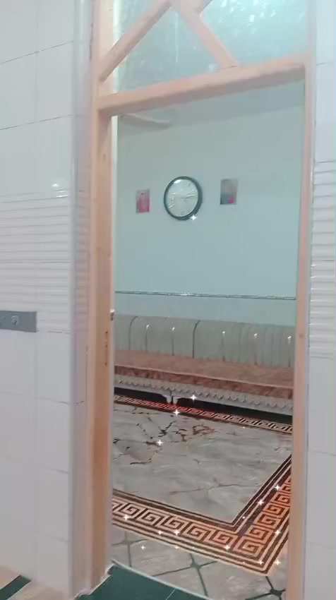 سلام عليكم دار للبيع المساحة 120 منتر مربع بناء سنه 2025 العنوان مدينه الصدر حي الكوفه شارع الملعب تصل وبيك خير وتدلل ***********
