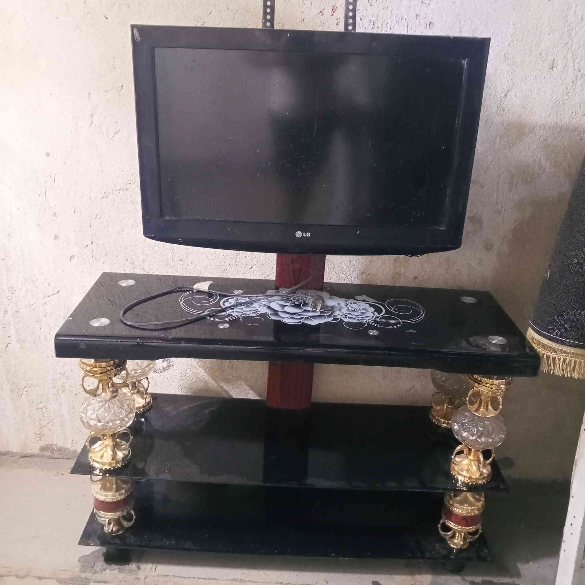 سلام عليكم ميز بلازمه وبلازمه باله امزون ثنينهن سعرهم 90 مكاني بغداد الحريه رقم  ***********
