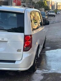 دوج كرفان 2018 Gt مواصفاتها معروفه السياره بيها حادث بنيد أو جاملغ ضرب...