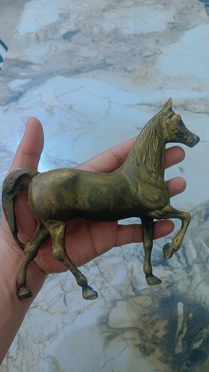 #مراوس #بمحابس ..
لشعاق الانتيك تحف نحاسيه من النحاس صلد وغير مجوف وزن القطعه كيلو غرام تقريبا صناعة الستينات والسبعينات للبيع شلع او مراوس بمحابس


**إذا كنت صاحب هذا الإعلان وتريد حذفه لأي سبب، رجاءا أرسل رسالة إلى الدعم الفني**