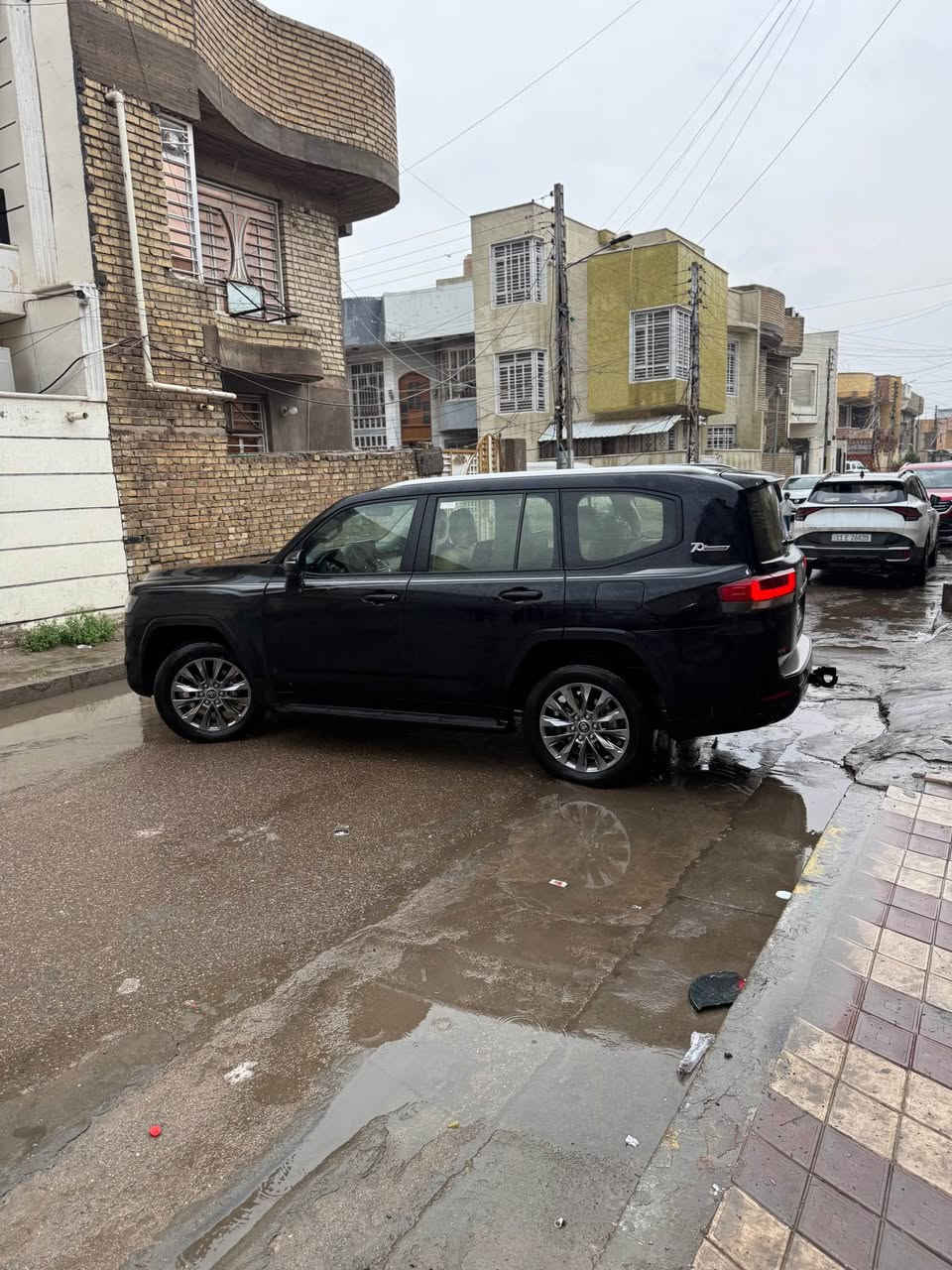 لاندكروز 2022 ماشيه 40 الف السيارة سونار مرفق 
سعرها جداً مناسب بيع سريع 
*********** بغداد, العراق
