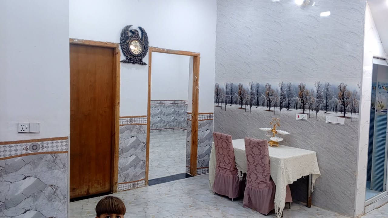 للبيع المساحه 200متر
طابق واحد الكوت الجديده شارع بيت حايف
يبعد ع شارع بغداد 300متر السعر 115وبي مجال 
للاتصال ***********
