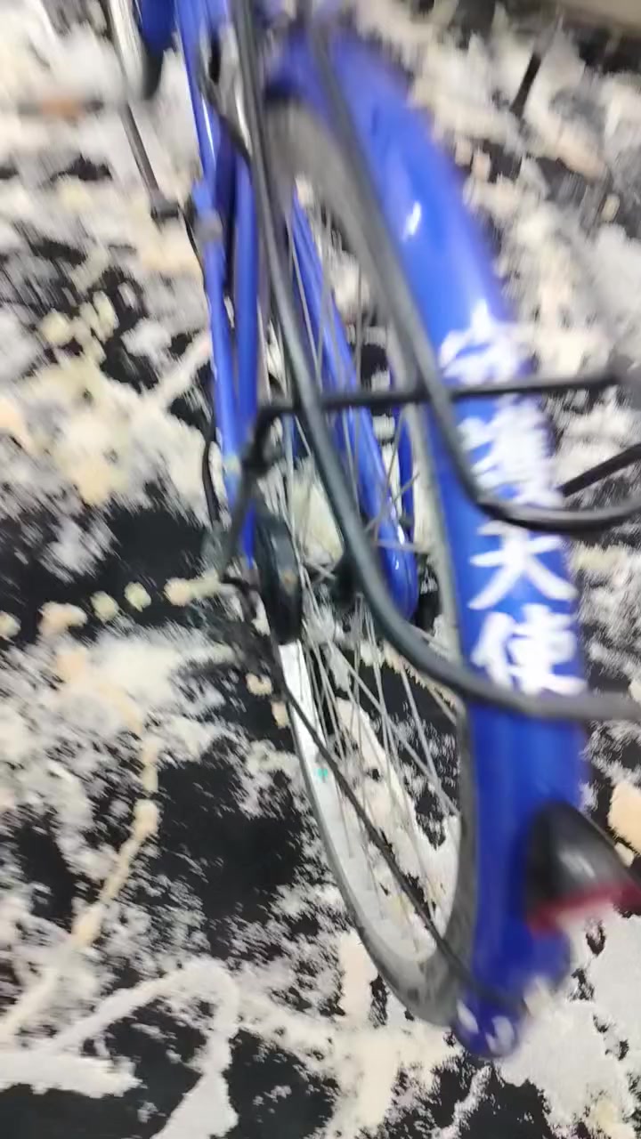 سلام عليكم بايسكل للبيع حجم 26
شركته سانتوس
البايسكل كامل ما ناقصه
السعر ب120 
العنوان سوق الشيوخ
الهاتف ***********
