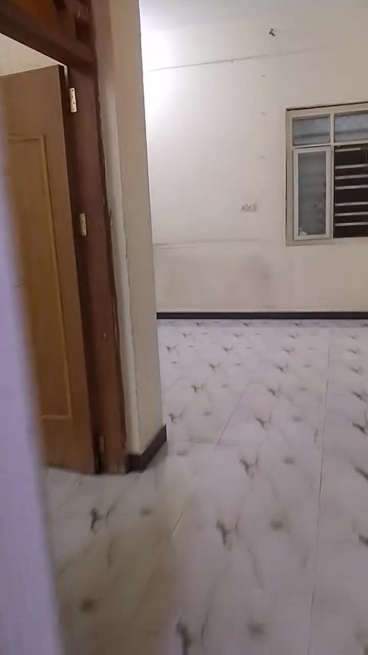 يوجد ثلاث شقق
////
الشبانه طابق ارضي + طابق أول 

عواشه شارع المصرف شقه/

رقم الهاتف   /. ‏‪077-282-82806‬‏

رقم الهاتف/. ***********
