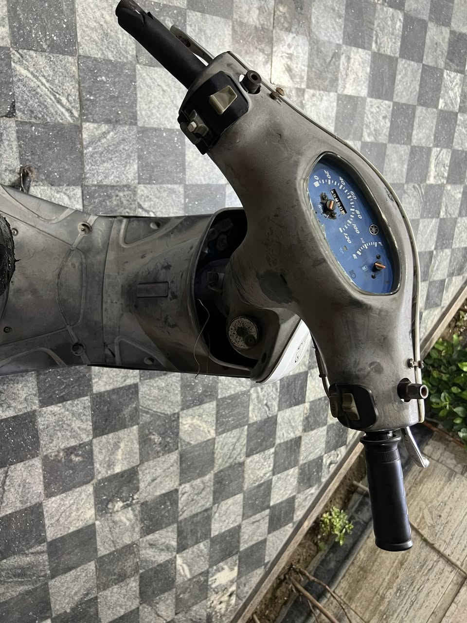 سلام عليكم شباب دراجة ماكس منغولي شباب دراجة تشغتل وتمشي بيهة فقط نواقص جانت متروكة وقبل فترة شغلتهة ابيعلك كوم حديد وكفلهة من السرقة سعر 275 لتواصل ‭
***********
