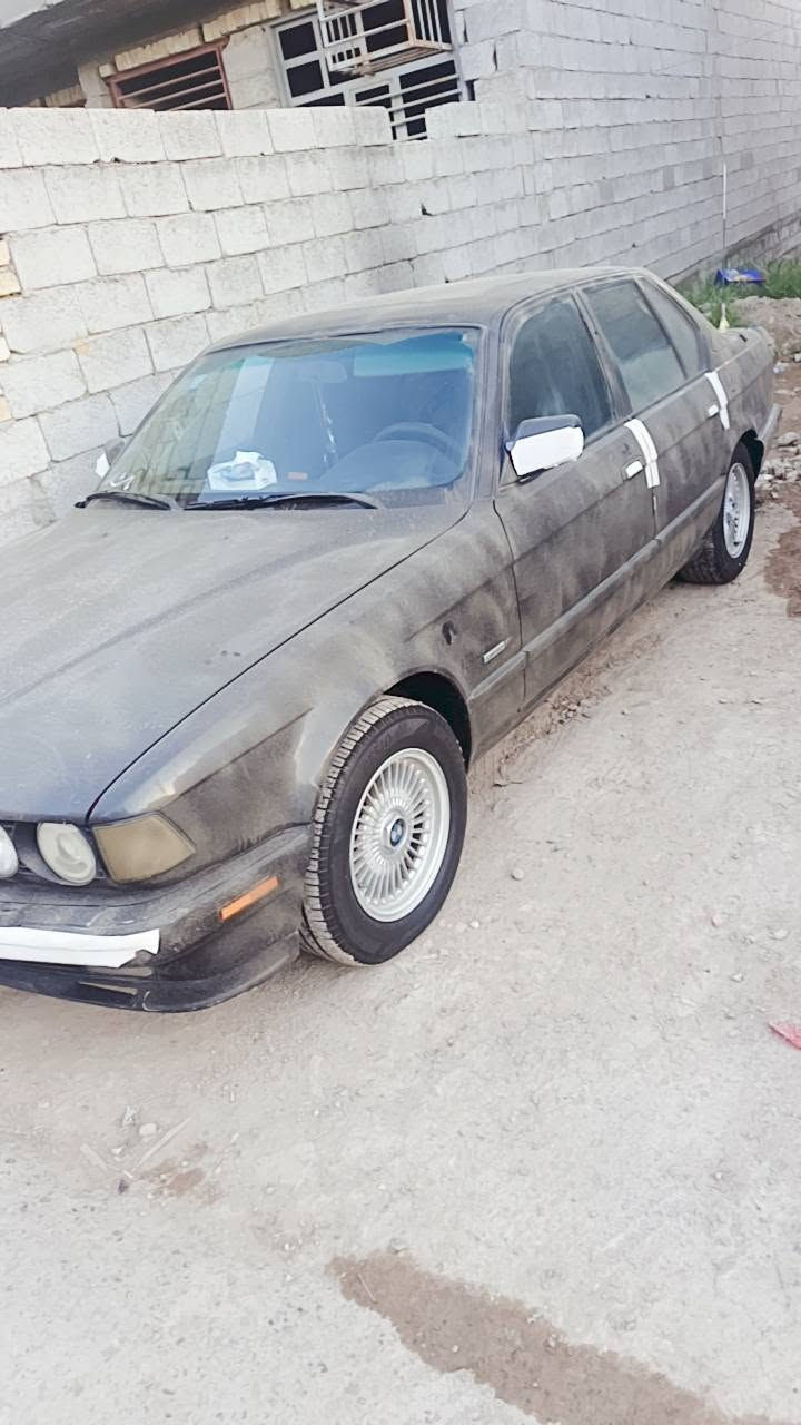 السلام عليكم BMW موديل 92 رقم بغداد دولي سياره كفاله عامه من ضربه صبغ معجون سياره بلاديه تبريد ثلج محرك كير صدر تخم تاير غرفتها جديده اذا مراوس بكيه ام عيون ***********
