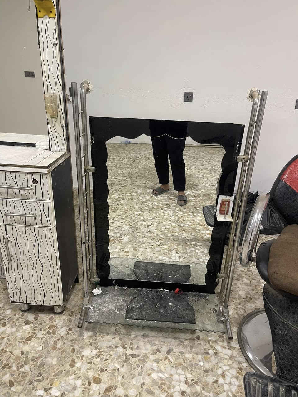 سلام عليكم
كراسي عدد 2.  
ميوزً عدد 2 قيم واخذ  
وادخلي خاص


**إذا كنت صاحب هذا الإعلان وتريد حذفه لأي سبب، رجاءا أرسل رسالة إلى الدعم الفني**