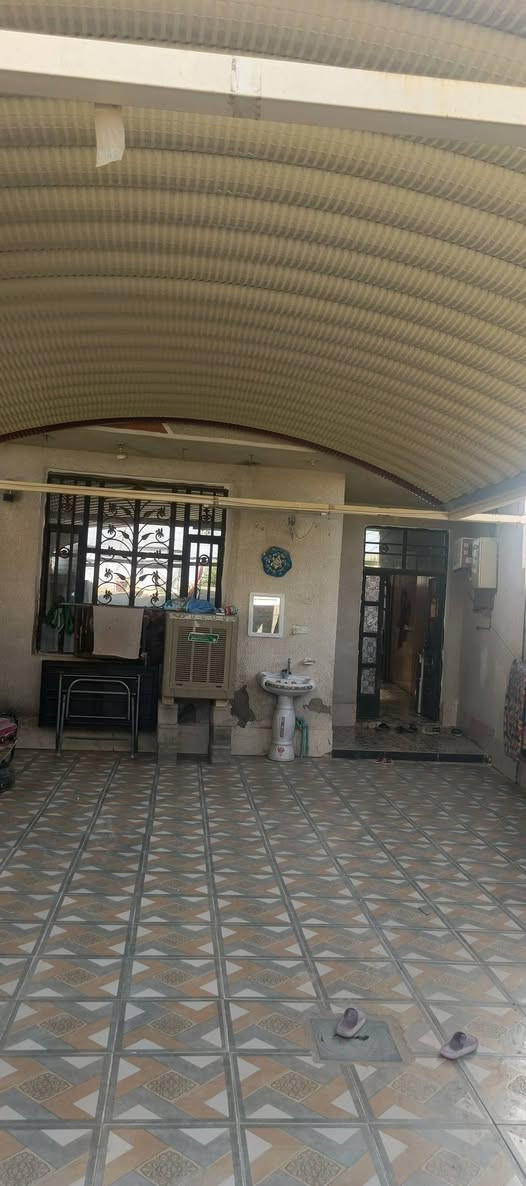 دار للبيع المساحه ١٦٠ 
يحتوي على استقبال مطبخ صاله غرفه منور داخله حمام
غرفه فوك سطح شتايكر
لبيت قاط ونص 
هوا واثاثه من عدا الغرفه
تقاطع النهروان الخنساء بدايه الخنساء
لسعر ٦٥ 
***********
