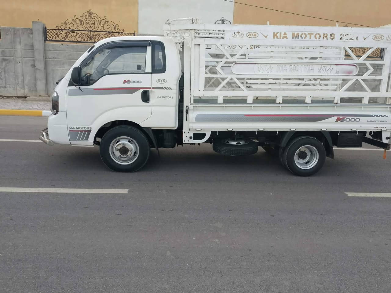 اسلام عليكم كيه فحل للبيع موديل 2021 رقم  بابل  السيارة جديده محور تاير خلفي ماشيه 150 تبريد مكينه جديده سدر تخم تاير بيها بنيد مبدل بدون دواخل مكان السيارة كربلاء المقدسة السعر 150 للستفسار ***********
