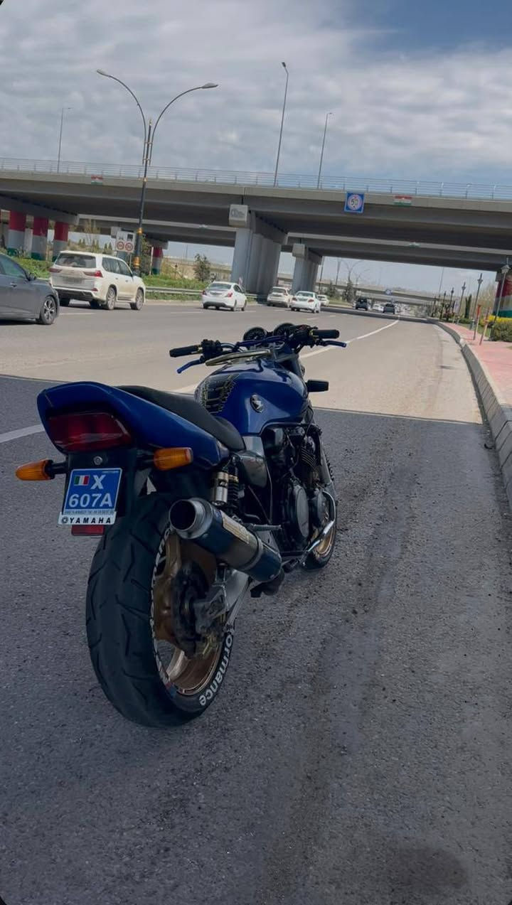 Cb400 super fouree
٢٠٠٥ هەمو گیانی بە شەرتە تایە کانی لۆکە کارەبایاتی مەزبوتە
مەکینە کەپسە بە شەرتی فەحس سەعرە کەشی ١٥ وەرەقە 
ڕەقەم تەلوفۆن *********** أربيل, العراق
