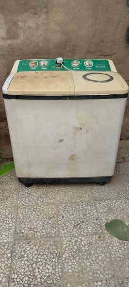 غراض البيع كلمن سعره 

غساله ع فحص شغاله 

باسكل ياباني اصلي 

وال مكنسه ماعرف شني خلله  

***********
