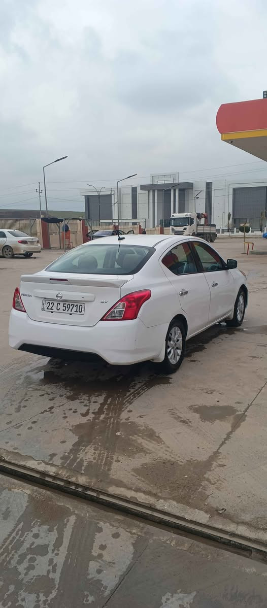 نيسان فيرسا موديل 2018مواصفات SVسبيشل
رقم سنويه هزه جديد لغاية 2031تحويل شرط 
بنيد +ربع دوسه صبغ بدون دواخل سياره بدون تعديل بارد بدون مصرف عنوان سياره عقرة رقم تلفون *********** اكر, نينوى
