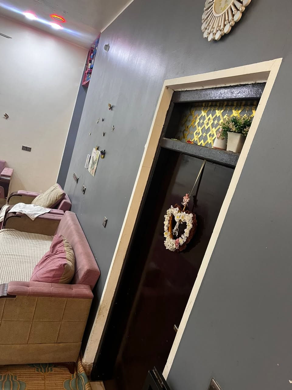 اللهم صلى على محمد وآل محمد 
🏡 بيت للبيع طابقين مساحه 200
📌 نوع العقار طابو صرف 

📌 بناء 🚧 جديد
دزاين حديث

الطابق الاول :
📌غرفه وصاله وحمامات  وديوانيه  

والطابق الثاني : 
📌 غرفه وصحيات وصاله.  
مع هيكل غير مسقوف غرفتين 

🛣️ عنوان البيت :

حي الزهراء _ مقابل الشركه الهنديه 

للاستفسار اكثر 
*********** ☎️ واتساب 
#ماء
#كهرباء
#تبليط
#مجاري
#طابو

@إشارة
