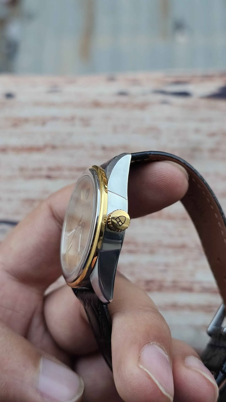 ساعة تيودور اصلي وكالة شرط الفحص القطر 36 
مكينة سويسري اوتو  السعر 875$  المهتم يتواصل خاص او واتساب *********** بغداد, العراق
