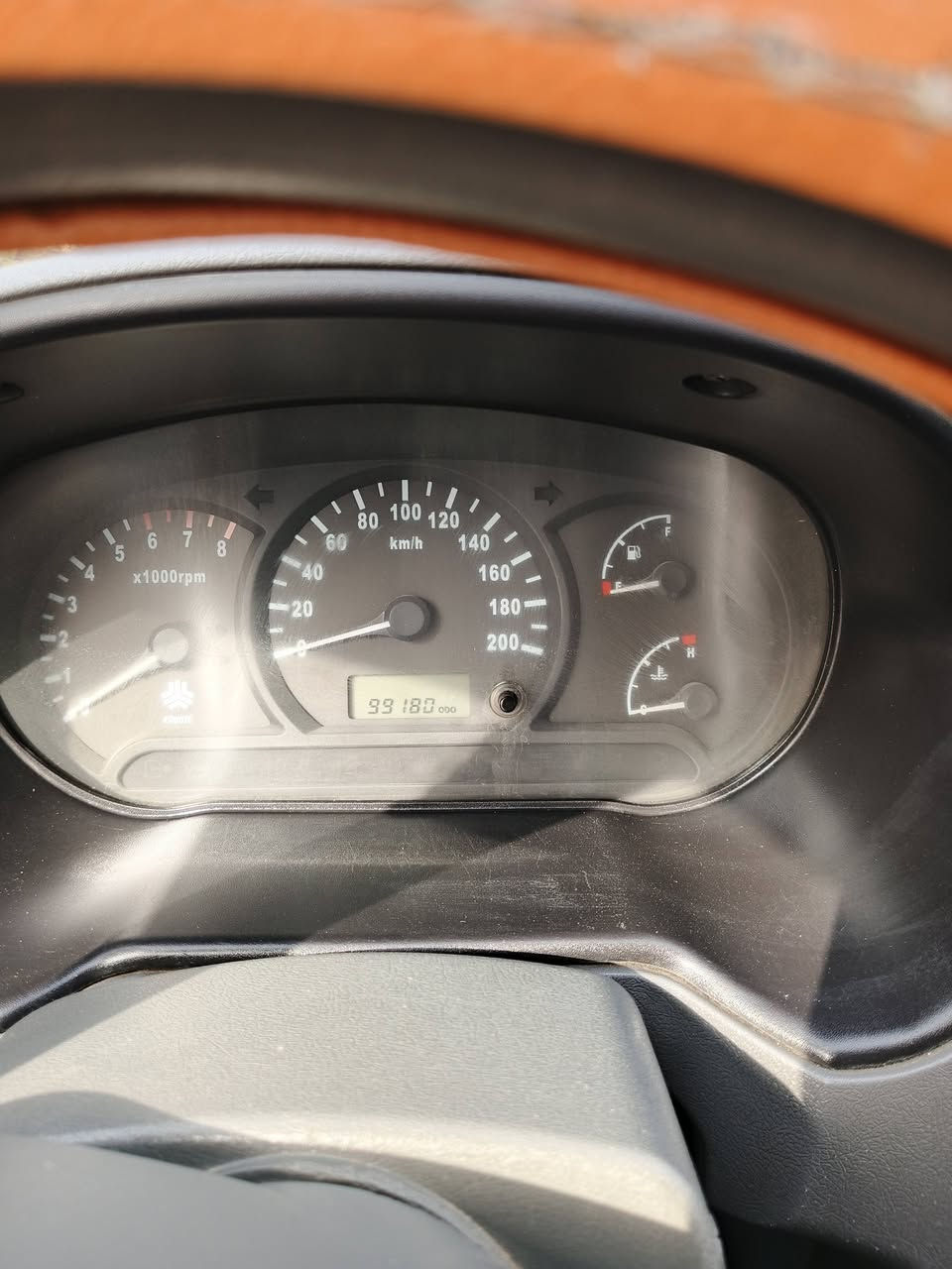 سلام عليكم تايبه 2012ماشيه 100الف حقيقي كير مكينه خير من الله رقم بغداد بيه طخه  بابين عكس السايق خفيفه السعر 42مجال كلش قليل ***********مامصلحه واضحات في الصوره بسيط جدا  مكانه واسط العزيزيه
