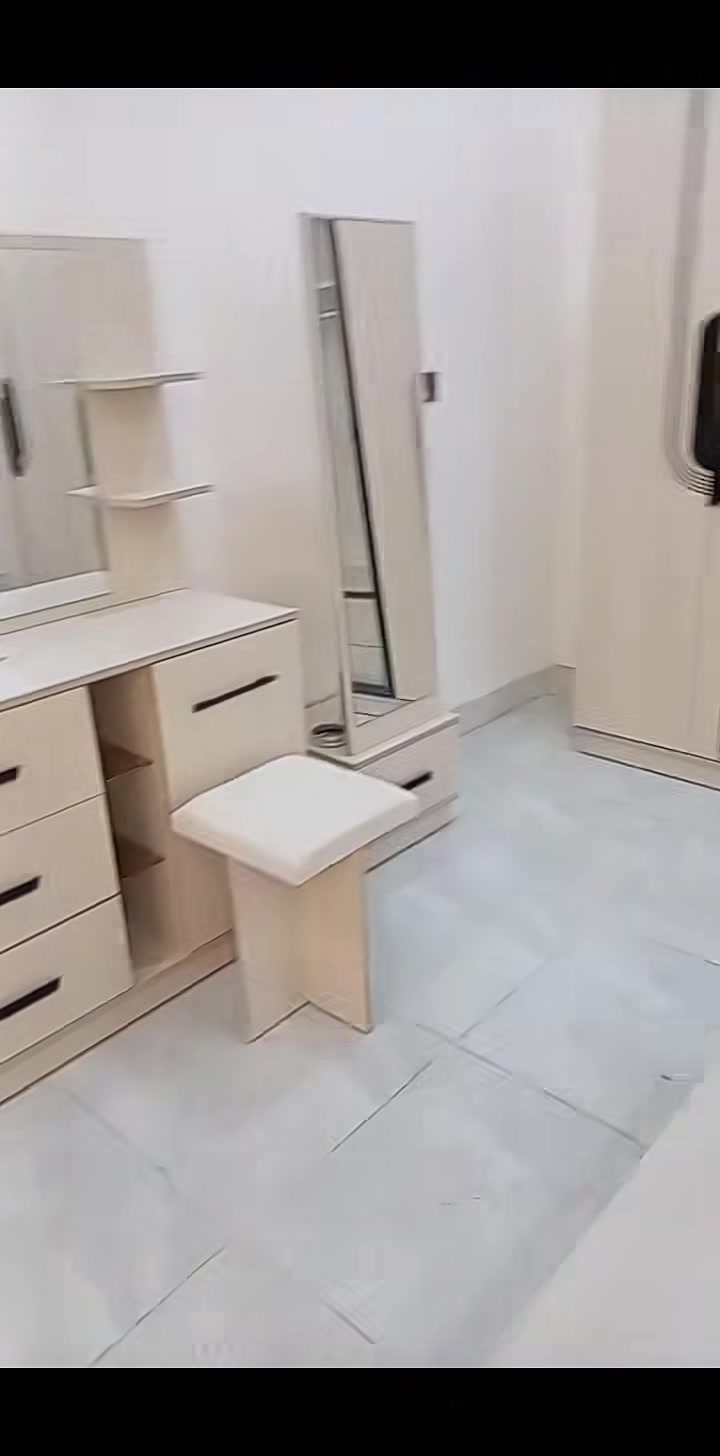 نجار غرف نوم تركي صيني عراقي معا كادر فني تركيب وتصليح جميع انواع غرف نوم تركي
*********** واتساب
*********** واتساب
معا كيه حمل نقل جميع محافظات
