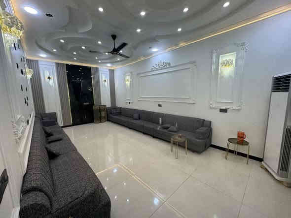 البيت للبيع في حيّ الحوراء (شارع الكفاح) طابق واحد مساحته (300م) يتكون من استقبال ومطبخ وصاله و3اغرف نوم. وحمام داخلي. وصحيات وحمام خارجي   لاستفسار  ‭0772 527 5274‬
أو ***********
