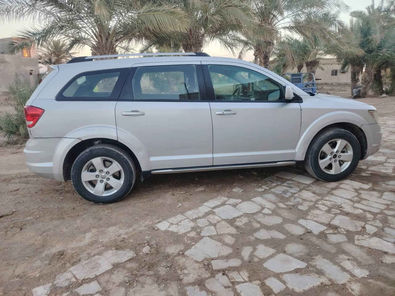 دوج جورني 2014 7راكب تبريد 3قطع شاشه كبيره فول بصمه مكينه 2400 نضيفه كير نضيف حداديه تخم تاير ضربته خفيفه دعاميه اماميه وبنيد رقم مثنى 
السعر 95 استفسار ***********
