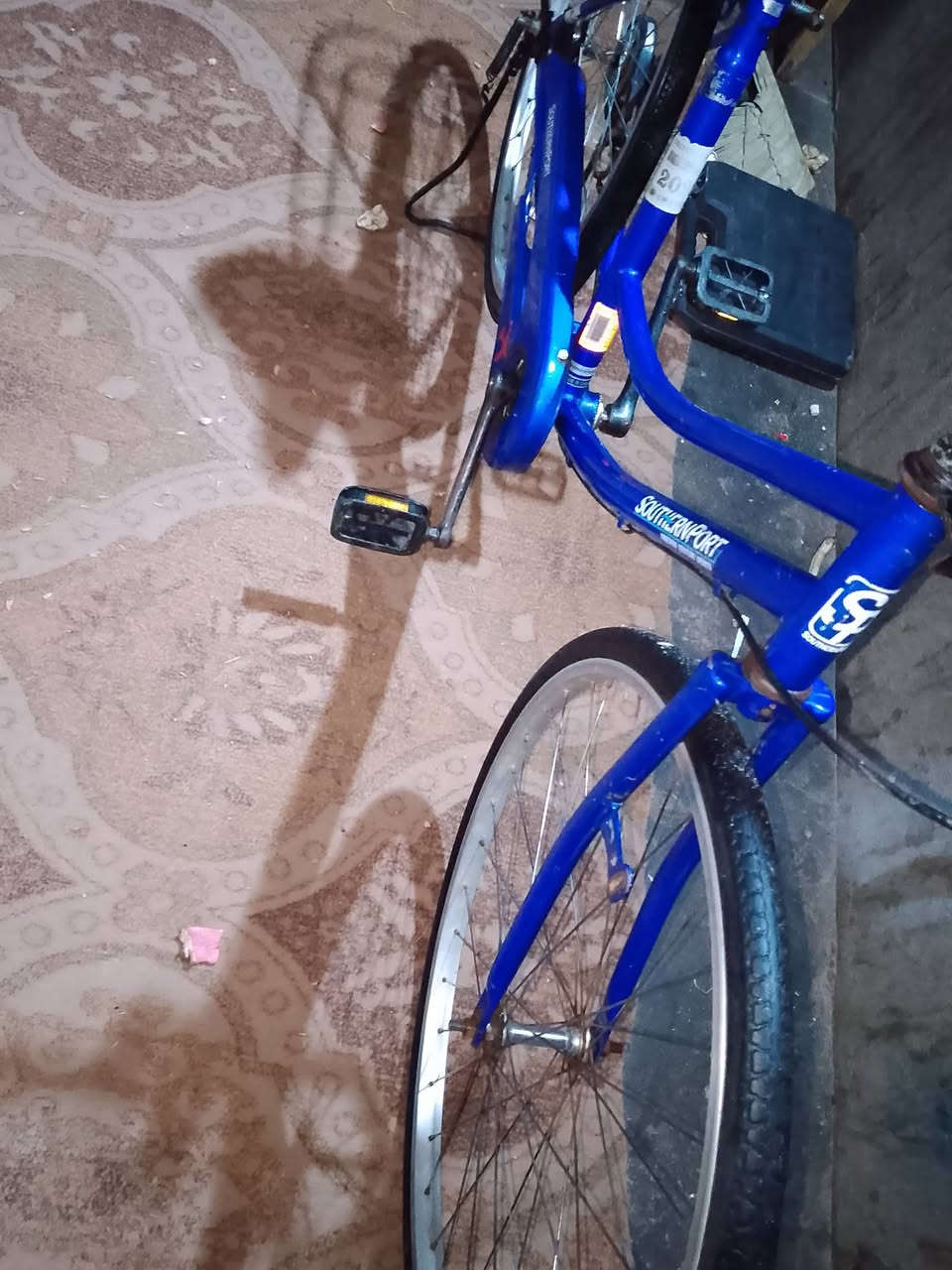 بايسكل للبيع بناتي حجم 26 لون ازرك  البايسكل ماناقصه يي شي كامل ويا مداكر ثنين سعر 80 وبي مجال قليل مكاني بصره زبير حي الريسز للتواصل *********** واتساب
