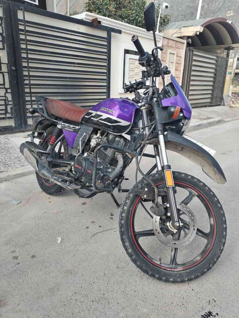 السلام عليكم دراجه دايون مديل ٢٣ نازله ب ٢٤ مكينه خير من الله نظيفه ممفتوحه دراجه نظيفه كلش وعليه تعديلات حلوه جاهز للشغل مرقمه بغداد بأسمي تحويل ثاني يوم السعر 2500 
موجود واتس ***********
