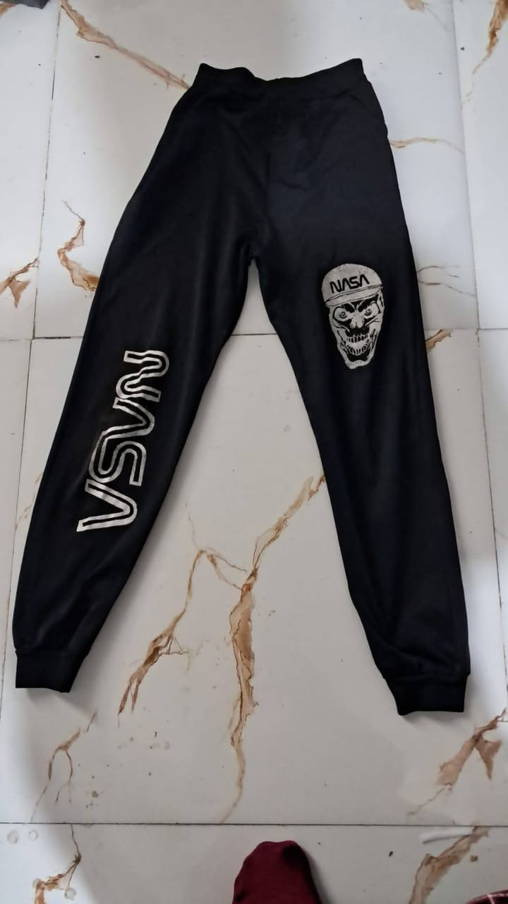 ولادي يلبس عمر 8الئ 11 كلهن بعشره و اذا مفرد هم نبيع وتساب ***********
