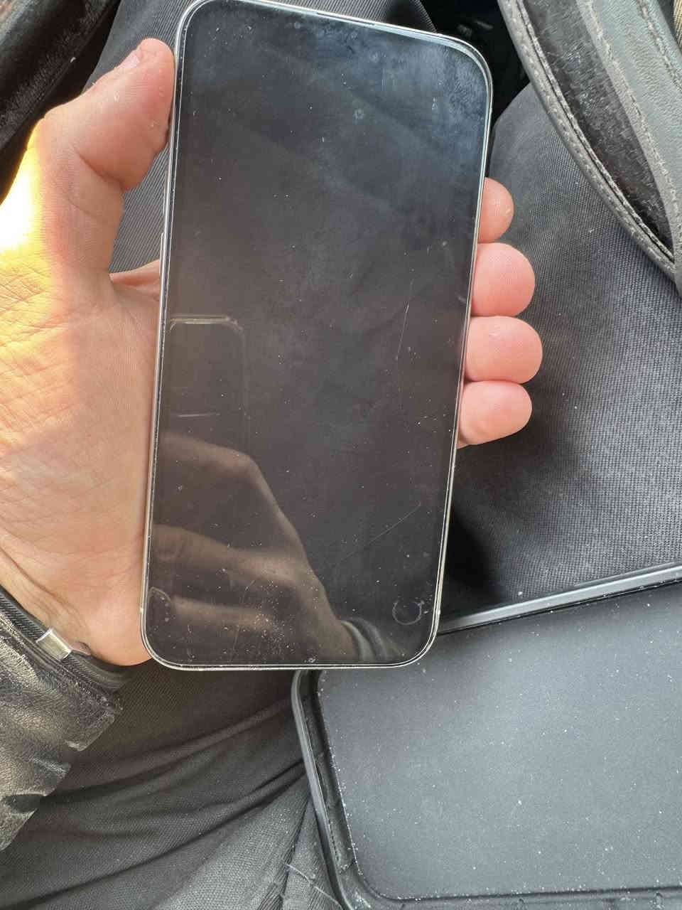 ايفون 15 برو ماكس شرق اوسط ذاكرة 256 للبيع فقط بطارية 90 مكفول ممبدل ايشي ضمان الفحص عنواني بغداد السعر مليون  قفل قفل بس لشراي خاص او للاستفسار على الرقم ***********
