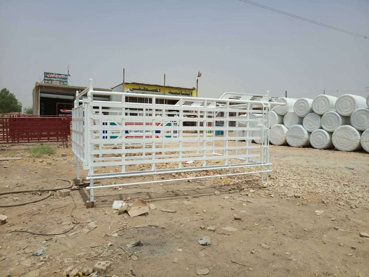 السلام عليكم اخوان لبيع محجر كيه فحل (رتفاع متر و10 حديد 2ملم اركان عكوسه سن ) مكان بغداد تقاطع نهروان ***********
