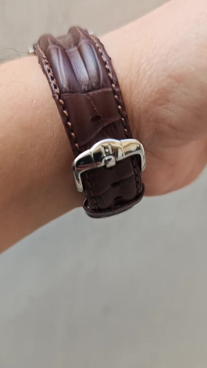 سلام علیکم. 
ساعە فوسیل اصلی للبیع. مكینه روندا سویسری. باتری. منفذ یومی. ستنلس ستیل. قطعه رائعه جدا. نضیف لوك ستیكر بالضهر. سعر 50 الف.


**إذا كنت صاحب هذا الإعلان وتريد حذفه لأي سبب، رجاءا أرسل رسالة إلى الدعم الفني**