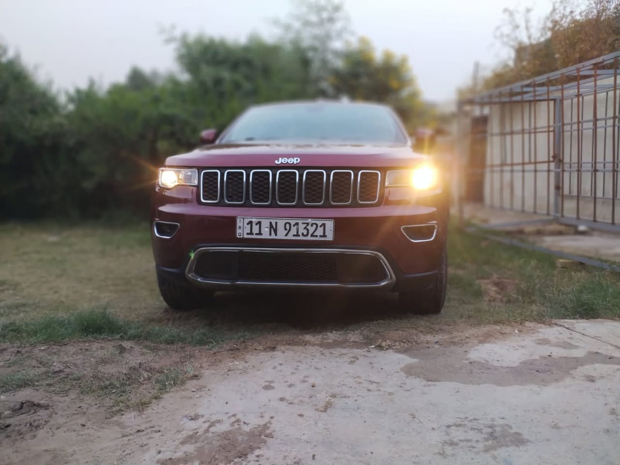 للبيع: جيب جراند شيروكي لاريدو
الموديل: 2019
المحرك: 3.6 V6
المسافة المقطوعة: 119 الف كم
الوارد: أمريكي

📌 المواصفات:
 • بصمة تشغيل
 • كاميرا خلفية
 • أنماط قيادة (Normal – Sport – Eco)
 • نظام ستارت ستوب
 • نظام أوتو بريك عند الرجوع
📌 الحالة:
 • السيارة بحالة ممتازة، كلش نظيفة
 • بيها بنيد وشويه من الجاملغ الايسر شي 
 • شرط بدون دواخل 
 • حاضر من كلشي، شغل واطلع 
السياره جداً جديده واي مصرف ماتصرف عليها 
    سياره جاهزه وبالعافيه على اليخذها  
صور الحادث في امريكا مرفق مع المنشور
📌 الملكية: رقم بغداد 
 • السيارة باسمي، التحويل مباشر
 • السعر  (203 $ورقه )
وبيها مجال  للطيبين 
📍 الموقع: بغداد _ابو غريب 
            قرب شارع الزيتون 
للاستفسار اكثر  الاتصال +وات ساب 
📞 الموبايل: ‭0781 436 9166
