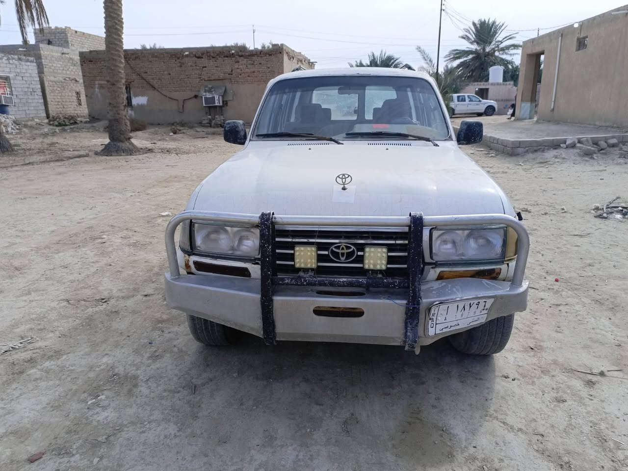 لاندكروز 91محرك وكير بطه رقم مثنى يرادله ترتيب سياره شغاله وتمشي السعر 30     الرقم ***********
