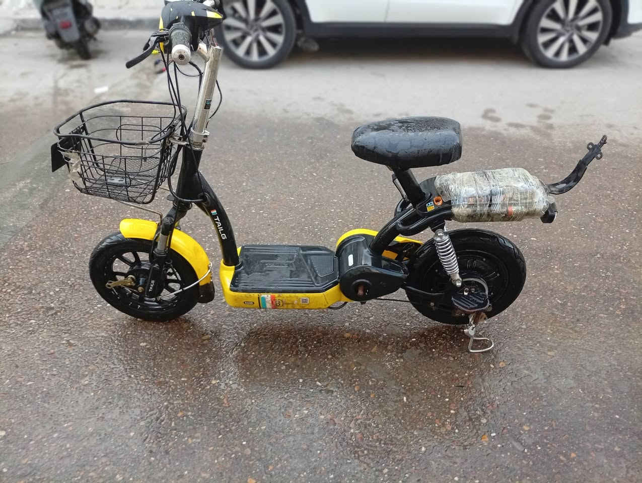 السلام عليكم للبيع دراجه شحن نقص فقط يده وبيه بعض الملاحظات يحتاجها ترتيب السعر ١٠٠   بيه مجال مكان بغداد الرقم ***********
