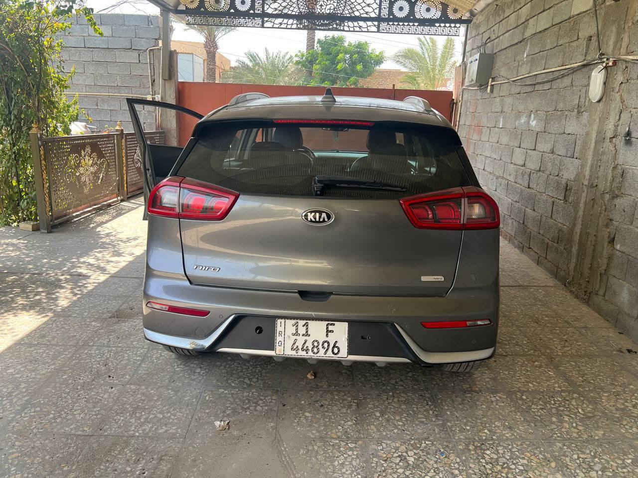 سلام عليكم
كيه نيرو 2018 خليجي 
سيارة جديدة بس مجرد جراد بسيط بل باب الخلفي  
دخل اسود
حساسات 
كامرة وشاشة
مري شفط 
سيارة بسمي 
مكاني بغداد شعلة 
سعرة ١٥٠ $
للاستفسار  ***********
