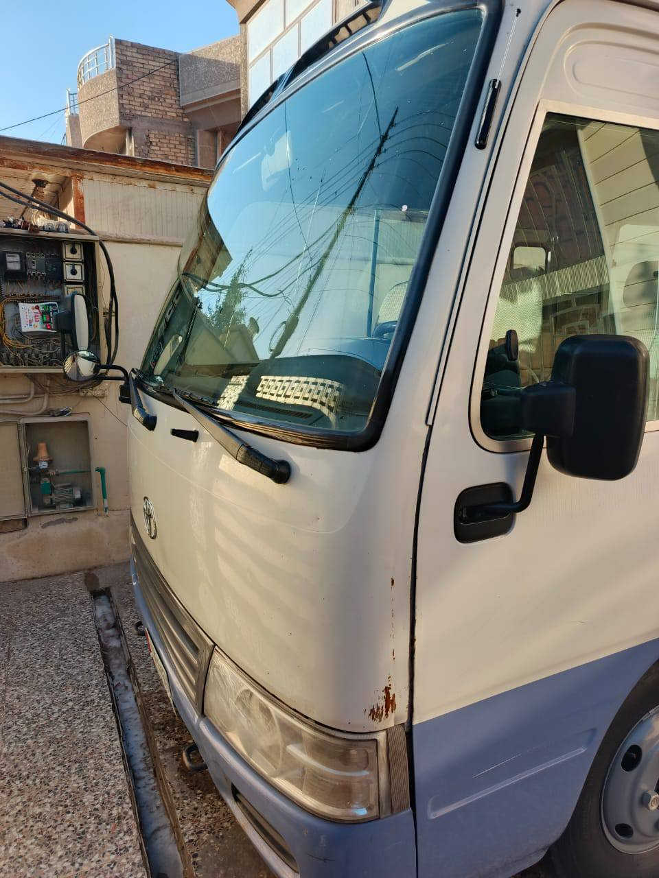 السلام عليكم كوستر ٢٠٠٨ للبيع كير مكينه مكفول اكسل ونه خفيفه مكفوله من صبغ بس ذيل الباتري بي صبغ السعر ٢٤٠ وبي مجال مكلف بالنشر رقم صاحب السياره ***********
